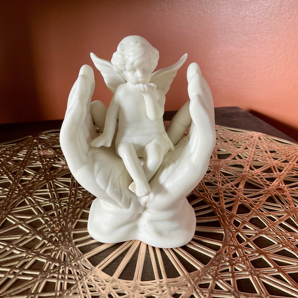 VTG Cherub Angel Figurine in Praying Hands Ceramic Decorative Statue 4.5 Inch.